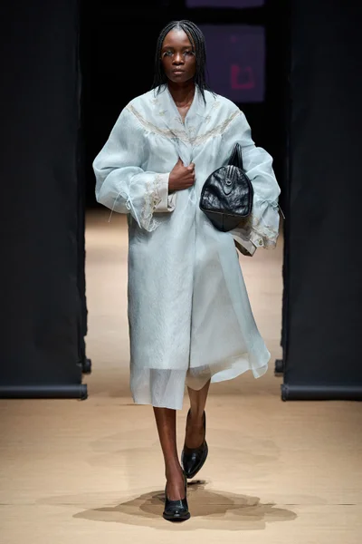 Look 28